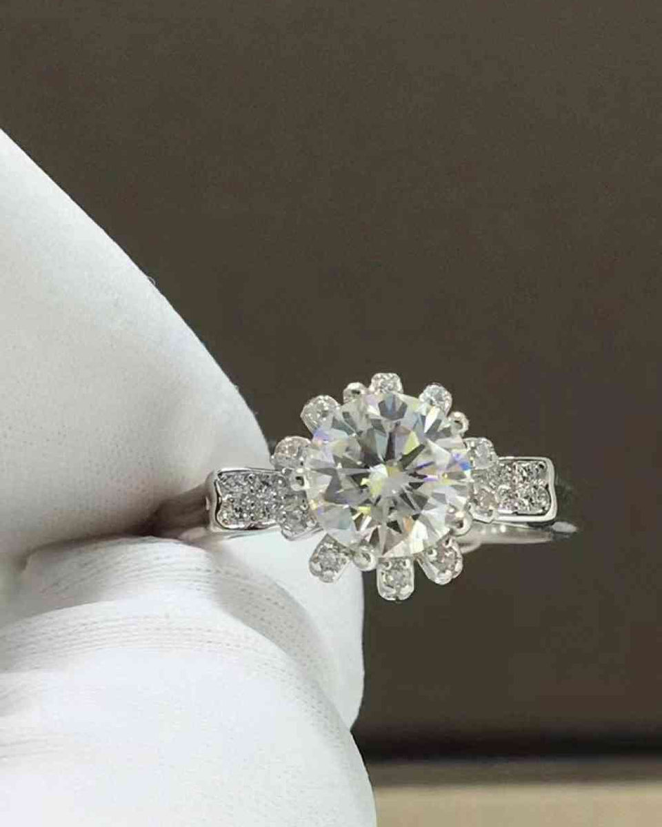 1 Carat Moissanite 925 Sterling Silver Ring - Crazy Like a Daisy Boutique